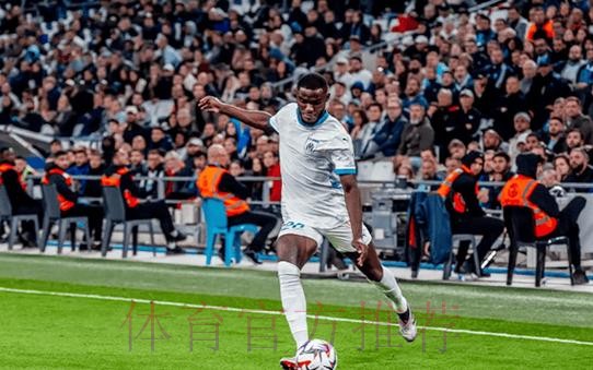 恩德里克对布雷斯特完成9次过人，法甲单场唯一8+次过人球员